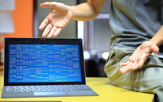 陆丰 api php源码,下载的php源码怎么运行呢？